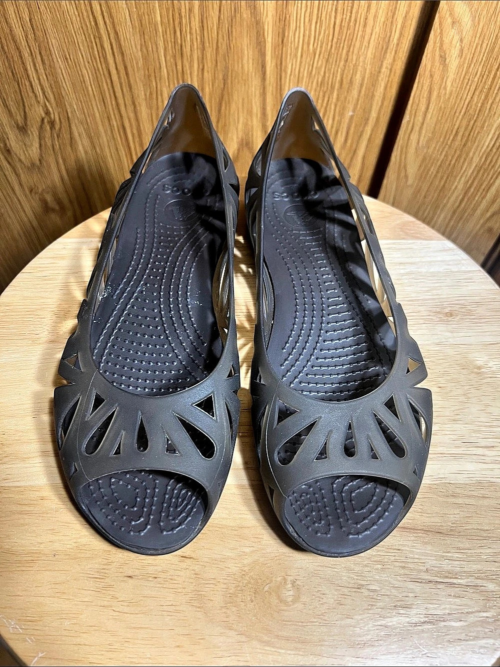 Crocs Olivia II Flat Black Cutout Sandals US 7